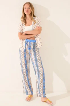 Calça comprida de viscose com bordas multicoloridas