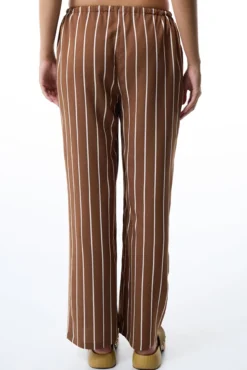Calça comprida riscas marrom