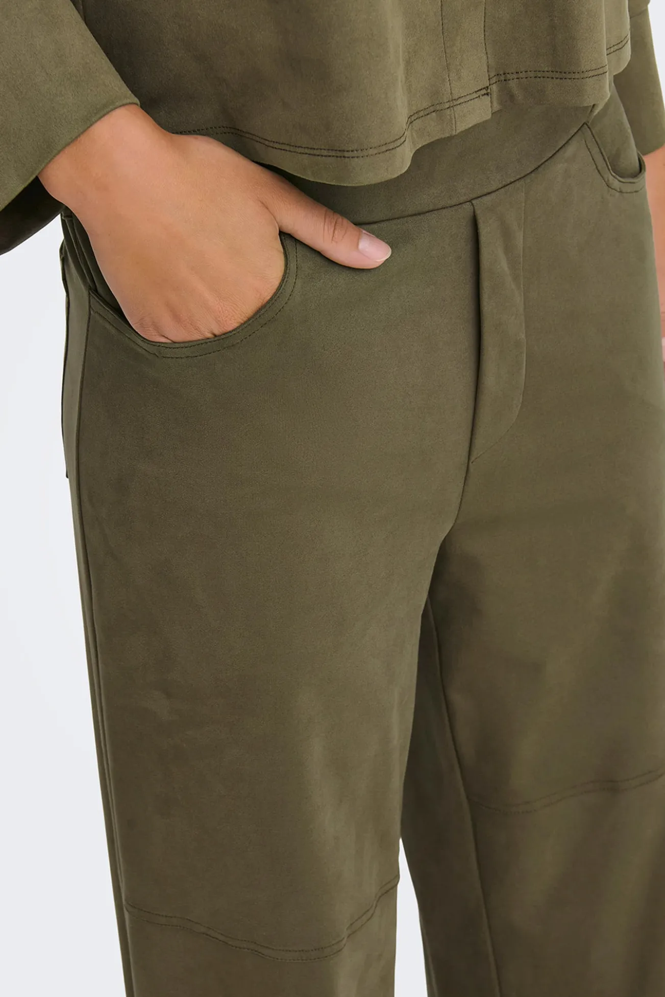 Calça compridas de camurça