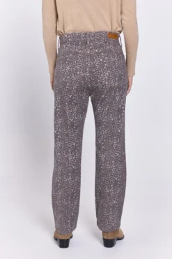 Calça de leopardo com 5 bolsos