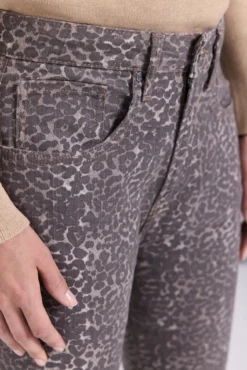 Calça de leopardo com 5 bolsos