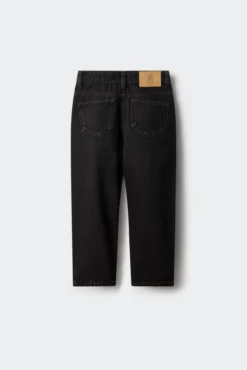 Calça denim de menino skatista