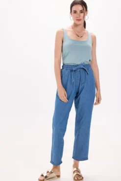 Calça denim leve