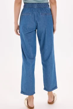 Calça denim leve