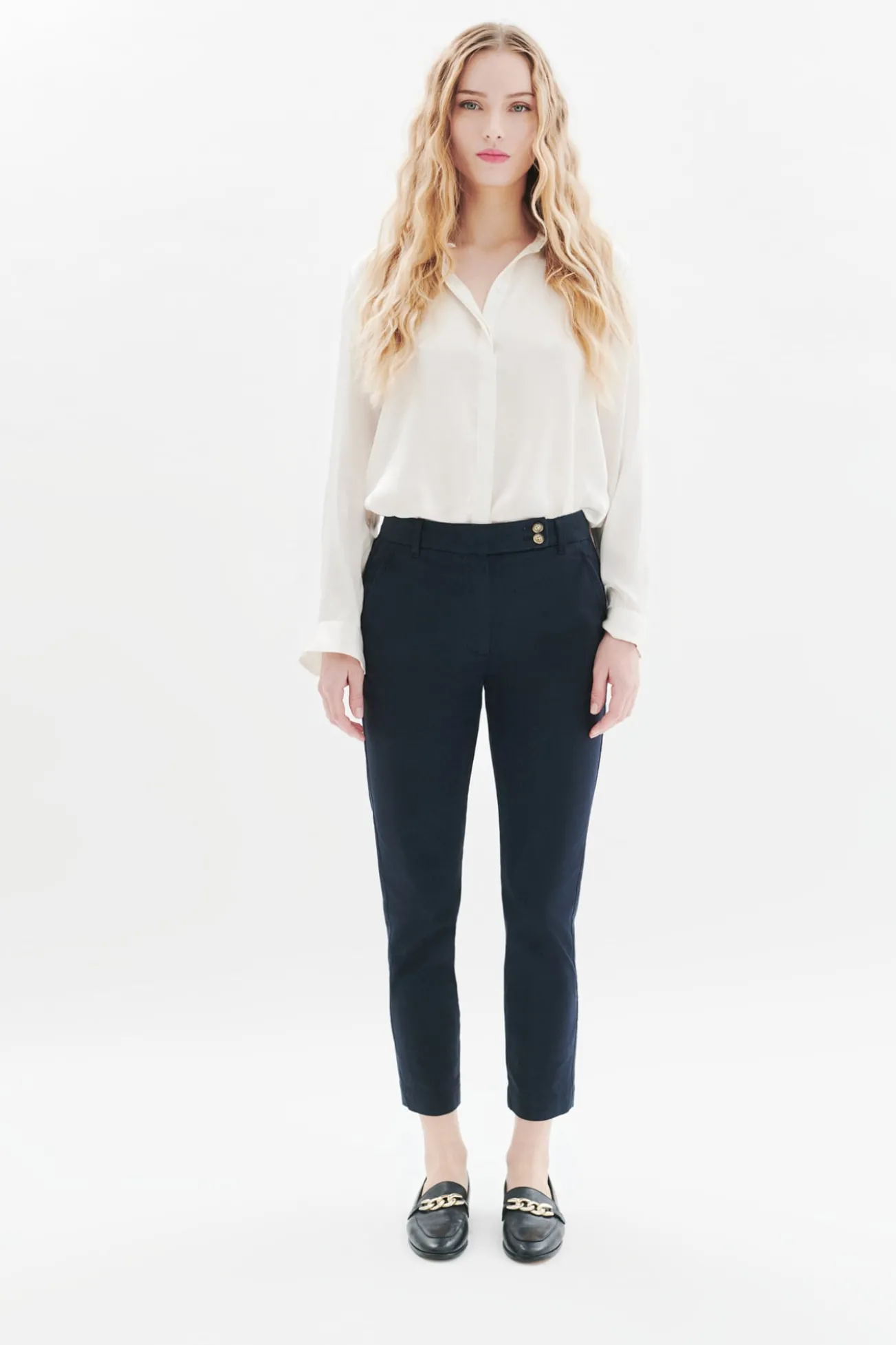 Calça detalhe botões