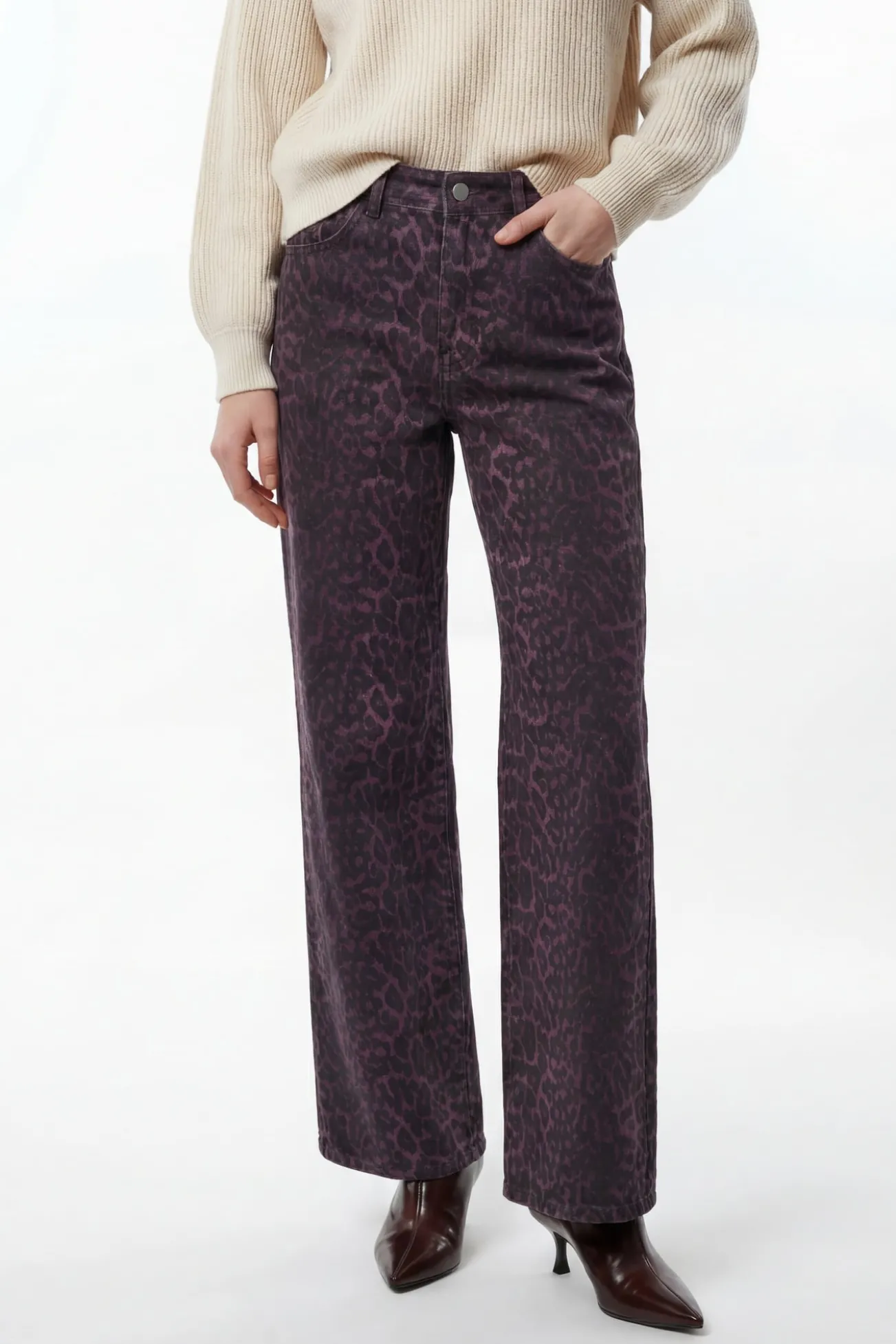 Calça jeans com estampado de leopardo