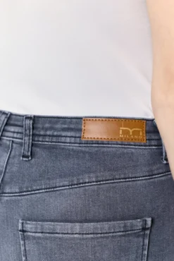 Calça jeans de cintura alta com ajuste regular