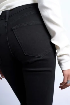Calça jeans flare de cintura alta