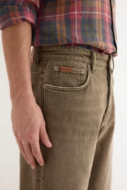 Calça jeans new straight castanho