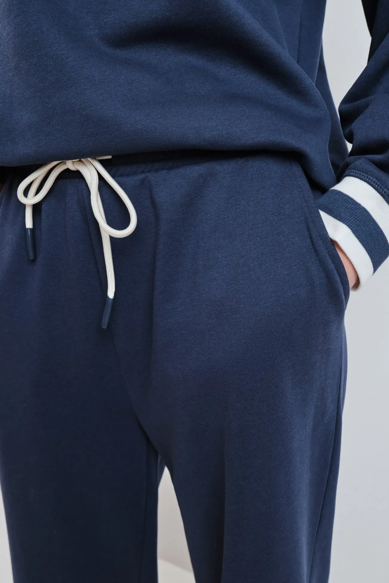 Calça reta em felpa azul
