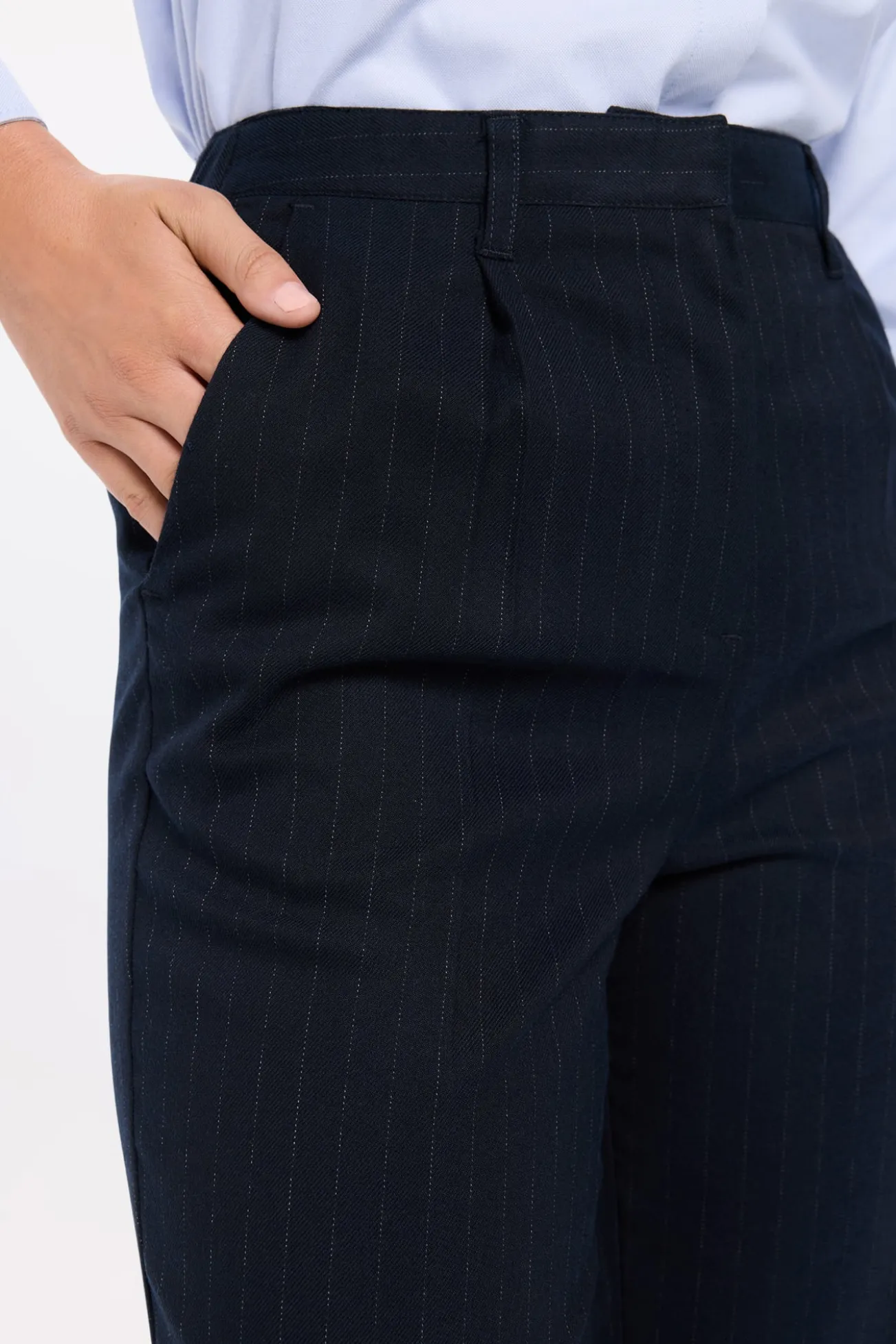 Calça retas com pregas