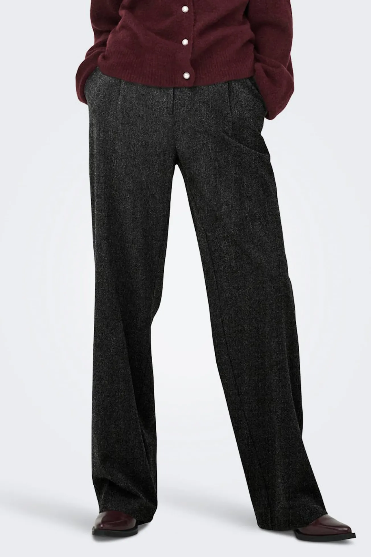 Calça retas plissadas