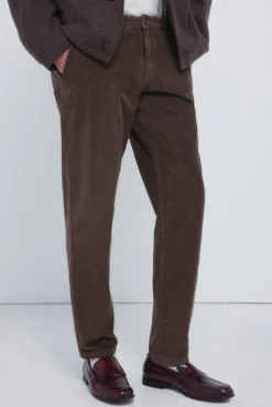 Calças chino slim fit confortável de veludo cotelê lavado