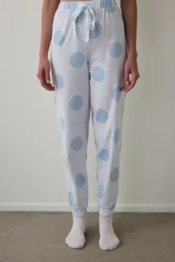 Calças de pijama com detalhe de laço de bolinhas mágicas