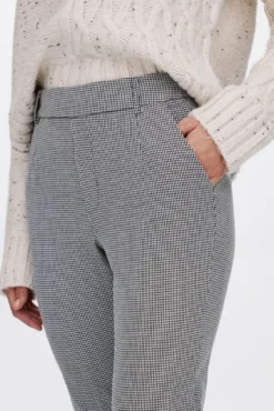 Calças elegantes slim fit