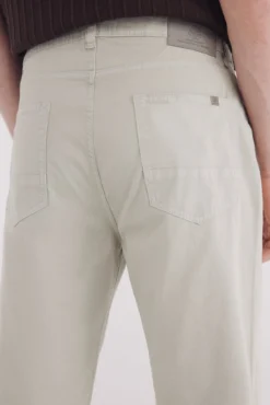 Calças estruturadas slim fit