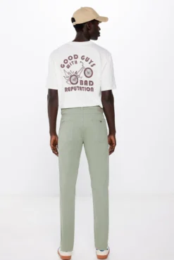Calças leves cor slim fit