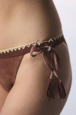 Calcinha de biquíni clássica camelo