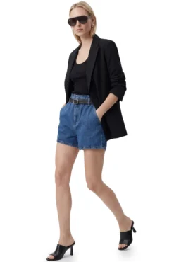 Calções denim de cintura alta com cinto