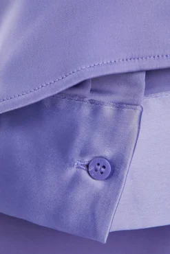 Camisa acetinada de manga comprida