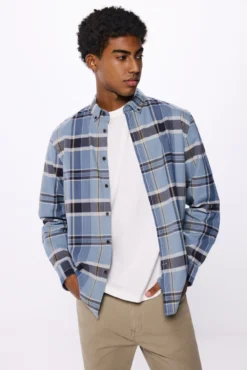 Camisa aos quadrados