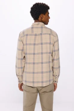 Camisa aos quadrados
