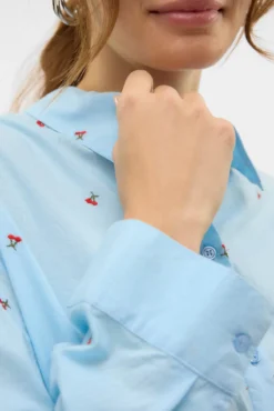 Camisa básica com bordado