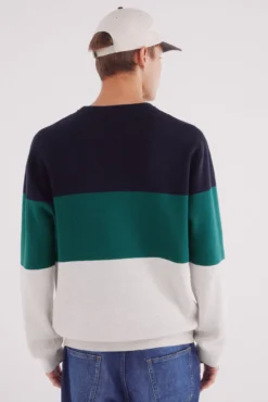 Camisa com blocos de cor de texto