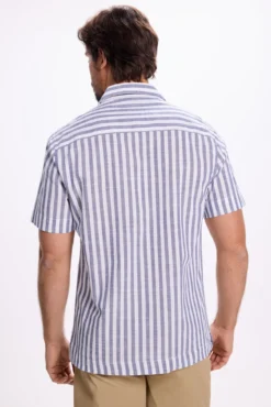 Camisa com gola de lapela estampada