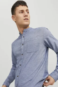 Camisa confortável com gola mao