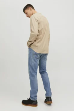 Camisa confortável com gola mao