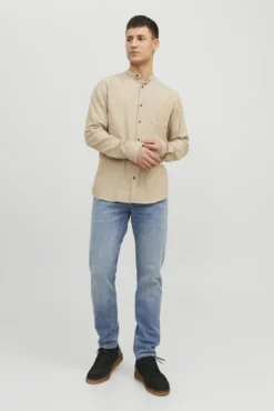 Camisa confortável com gola mao