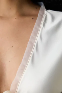Camisa de dormir curta de cetim creme