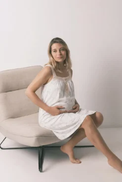 Camisa de dormir curta maternity em algodão estampado flores