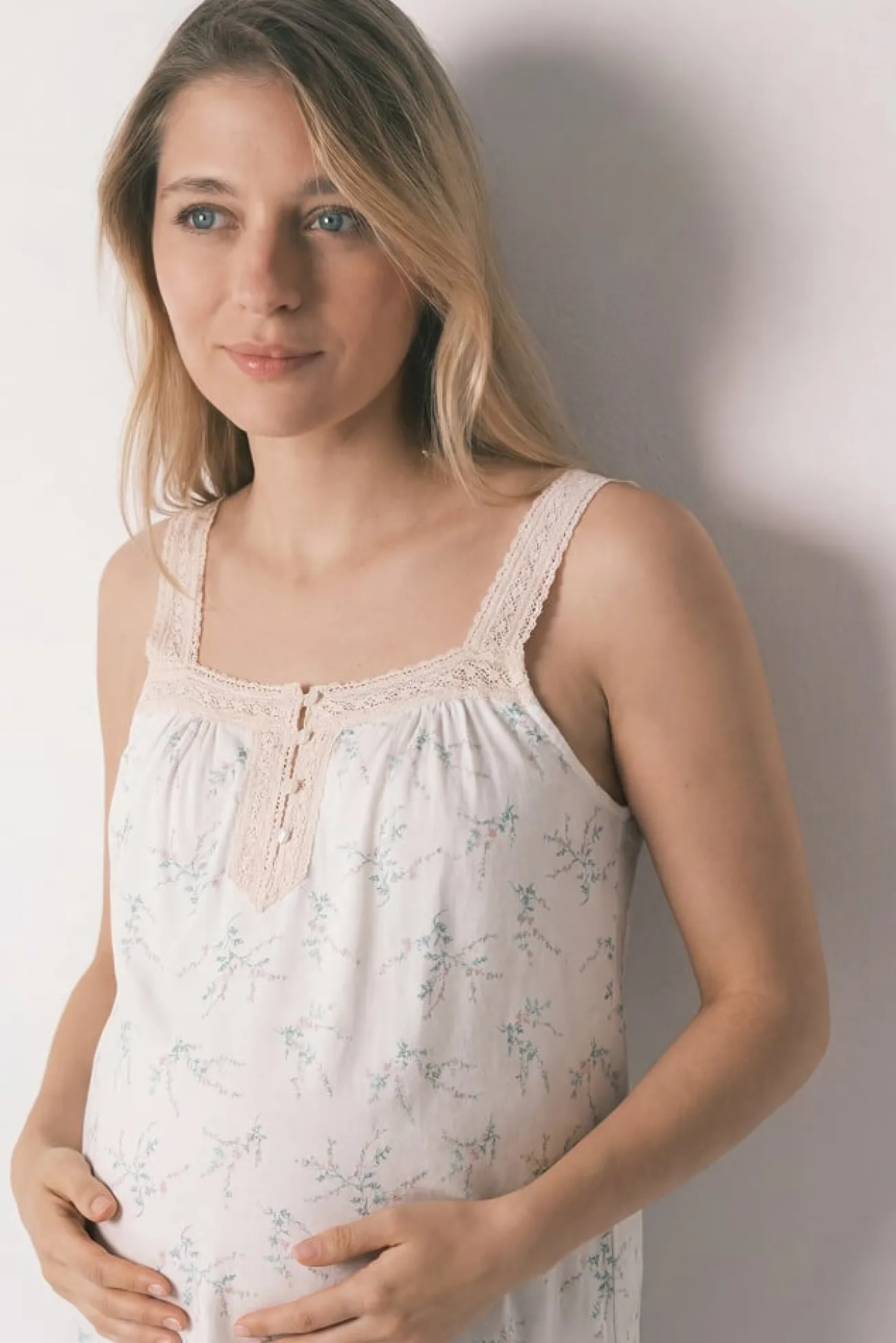 Camisa de dormir curta maternity em algodão estampado flores