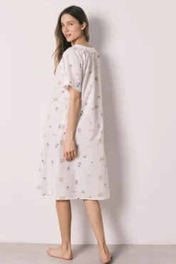 Camisa de dormir Hello Kitty com laçadas em algodão