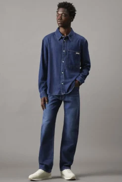 Camisa de ganga de manga comprida.