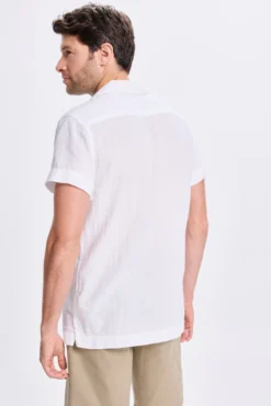 Camisa de lapela curta