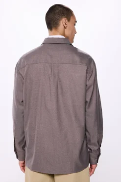 Camisa de lã com bolsos