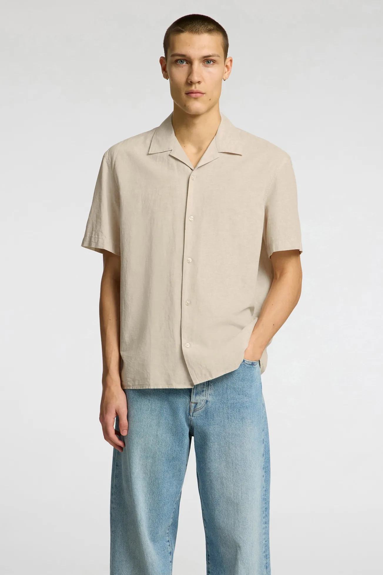 Camisa de linho de manga curta
