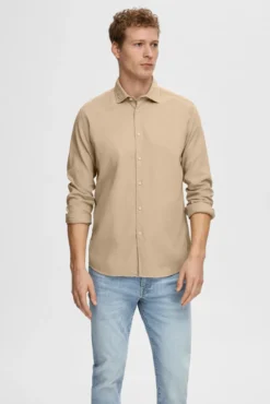 Camisa de manga comprida confecionada com algodão orgânico