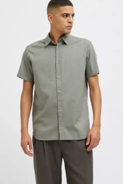 Camisa de manga curta com ajuste relaxado