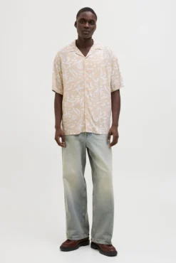 Camisa de manga curta com ajuste relaxado