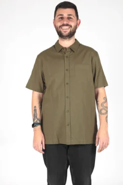 Camisa de manga curta com bolso