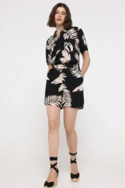 Camisa de manga curta com gola de lapela