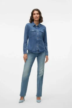 Camisa denim com bolsos no peito