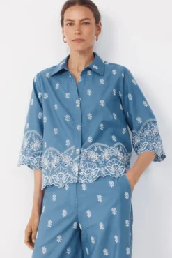 Camisa detalhes bordados