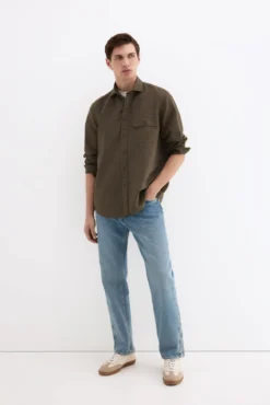 Camisa em linho com bolsos