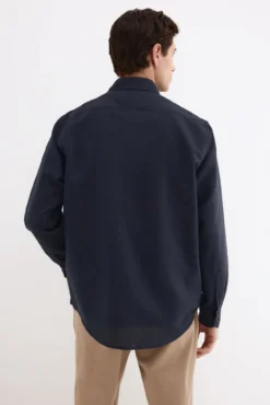 Camisa em linho com bolsos