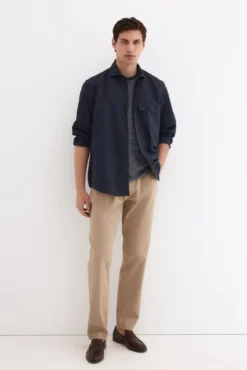 Camisa em linho com bolsos